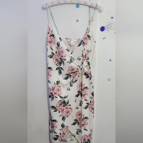 Streetwear Society Dresses & Skirts - Streetwear society Floral wrap dress Size Medium